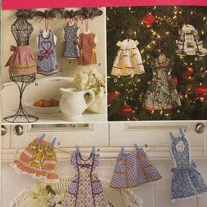 Rare Find Simplicty 2748 Apron Christmas Ornaments Uncut
